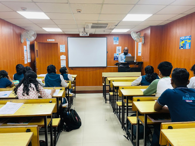 Aakash Institute - Edappally, Kochi