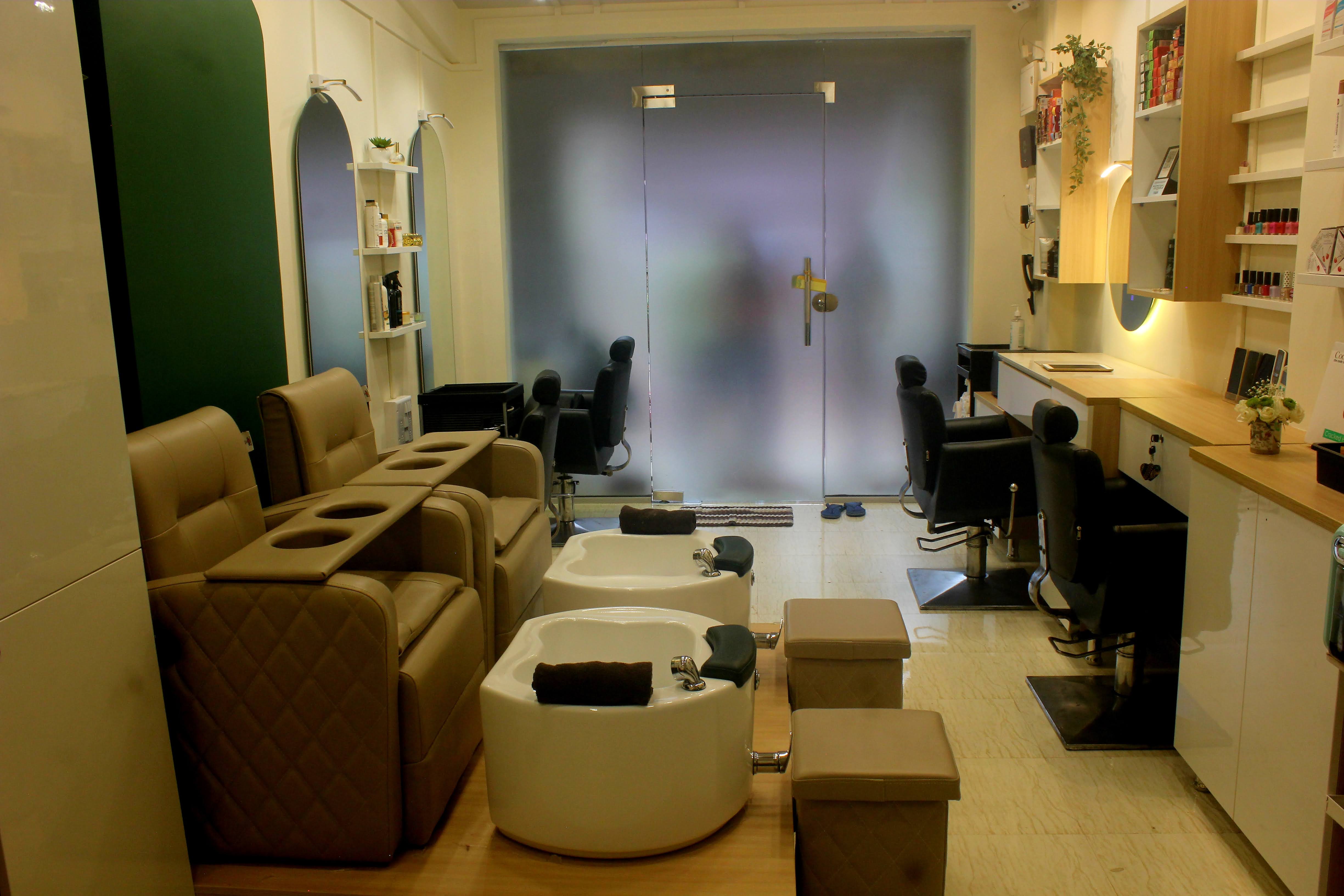 Seema's Hair & Skin Clinique - Borivali West, Mumbai